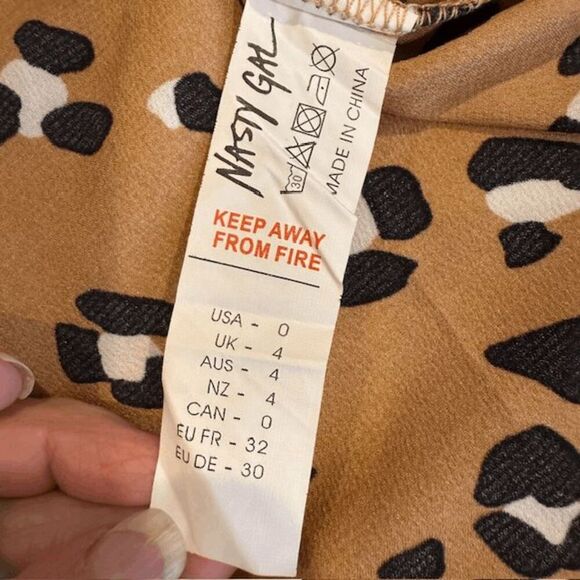 Nasty Gal Leopard Print Satin Cowl Neck Top Adjustable Strap Elastic back Size 0 - Picture 7 of 11